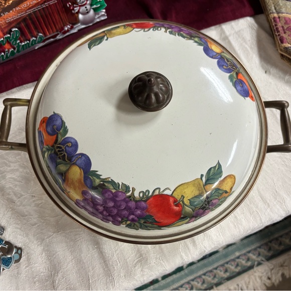 Cornucopia Enamel Cooking Dutch Oven Pot With Lid Fruit Design - Picture 2 of 7